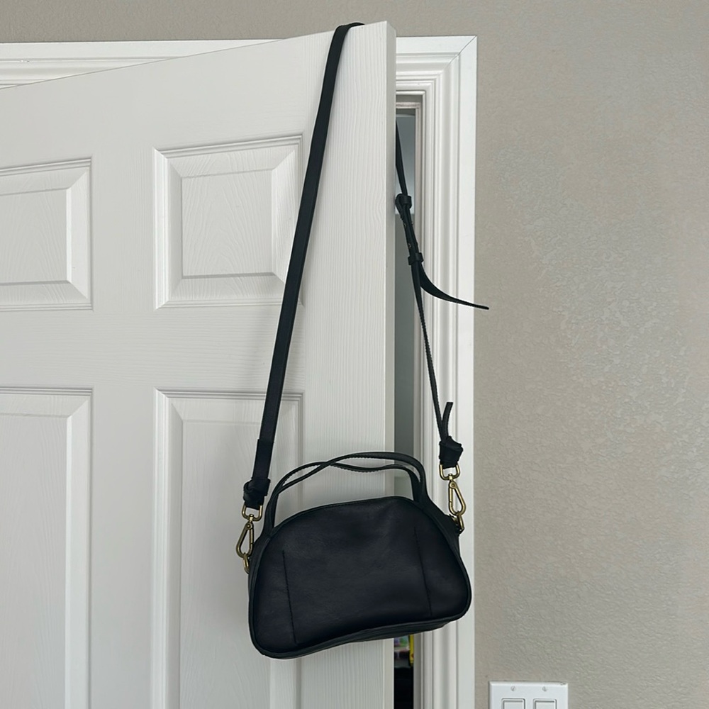 Madewell leather adjustable strap crossbody bag.